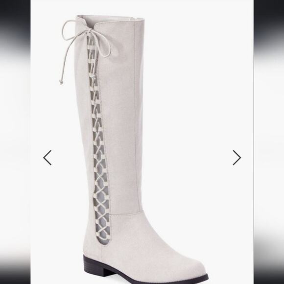 Boots - Picture 2 of 5